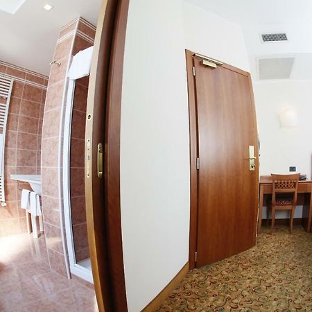 Hotel Colonna Бриндизи Экстерьер фото