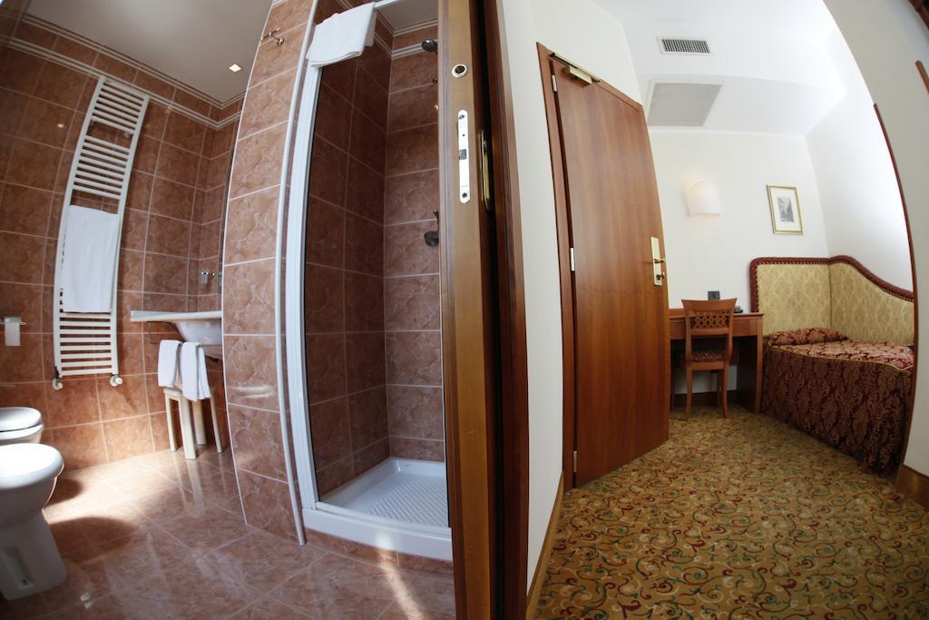 Hotel Colonna Бриндизи Экстерьер фото