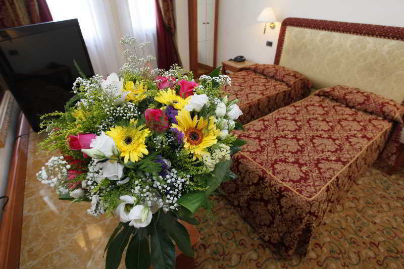 Hotel Colonna Бриндизи Экстерьер фото