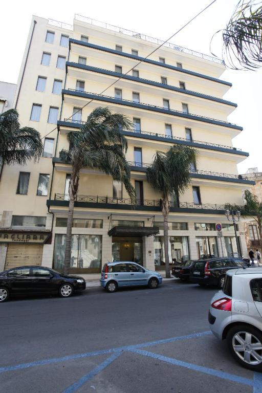 Hotel Colonna Бриндизи Экстерьер фото