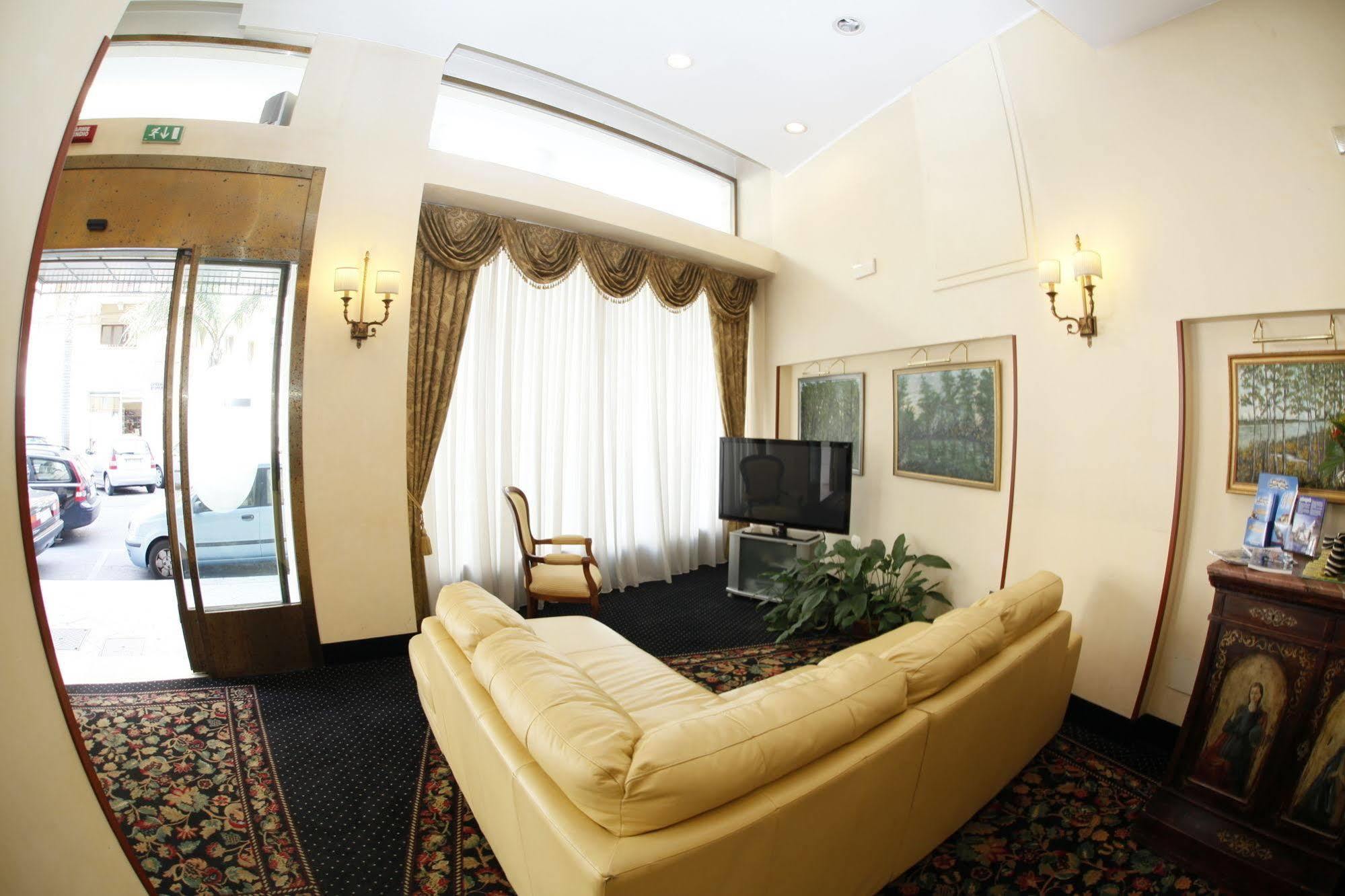 Hotel Colonna Бриндизи Экстерьер фото