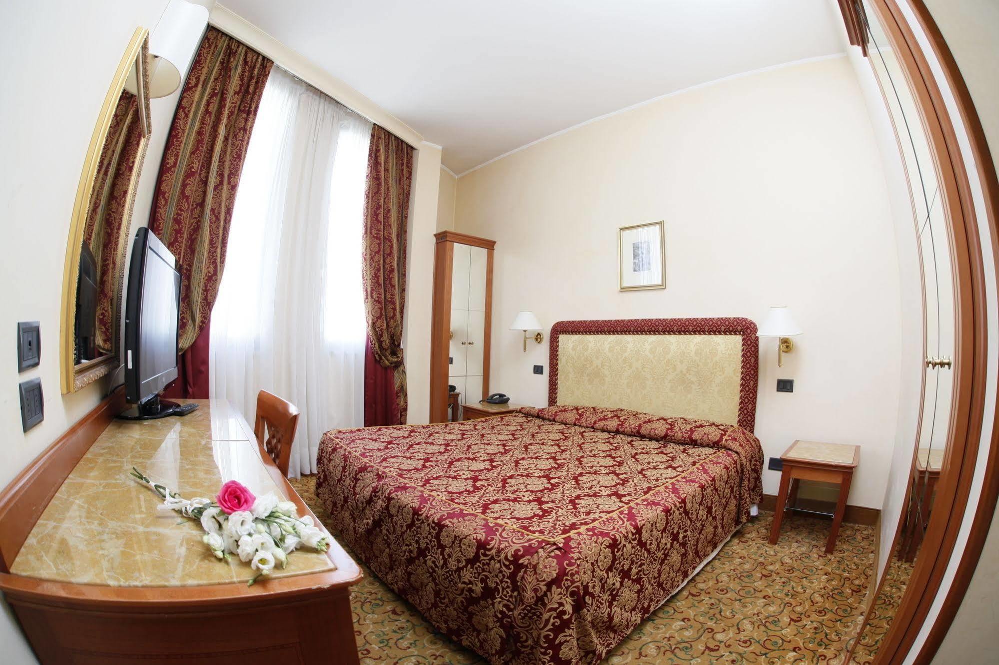 Hotel Colonna Бриндизи Экстерьер фото
