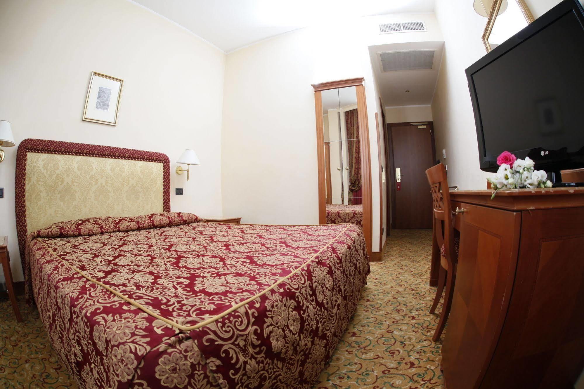 Hotel Colonna Бриндизи Экстерьер фото