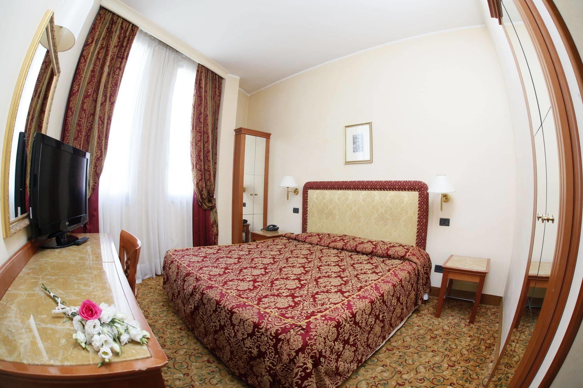 Hotel Colonna Бриндизи Экстерьер фото