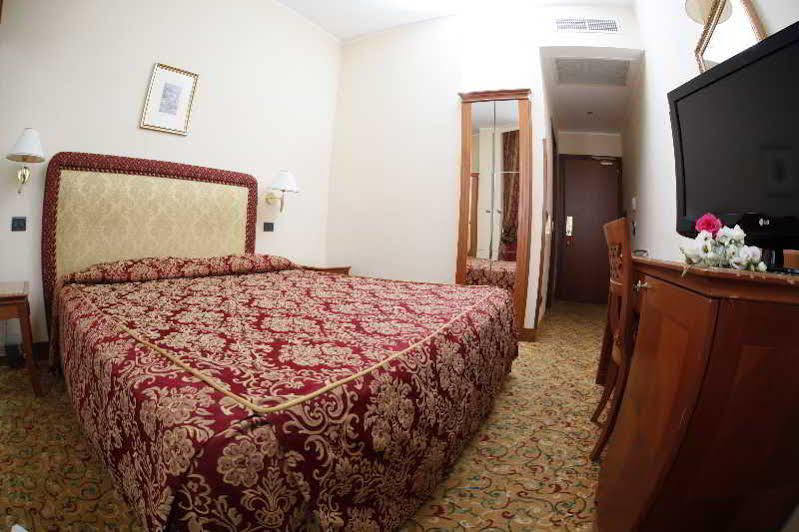 Hotel Colonna Бриндизи Экстерьер фото