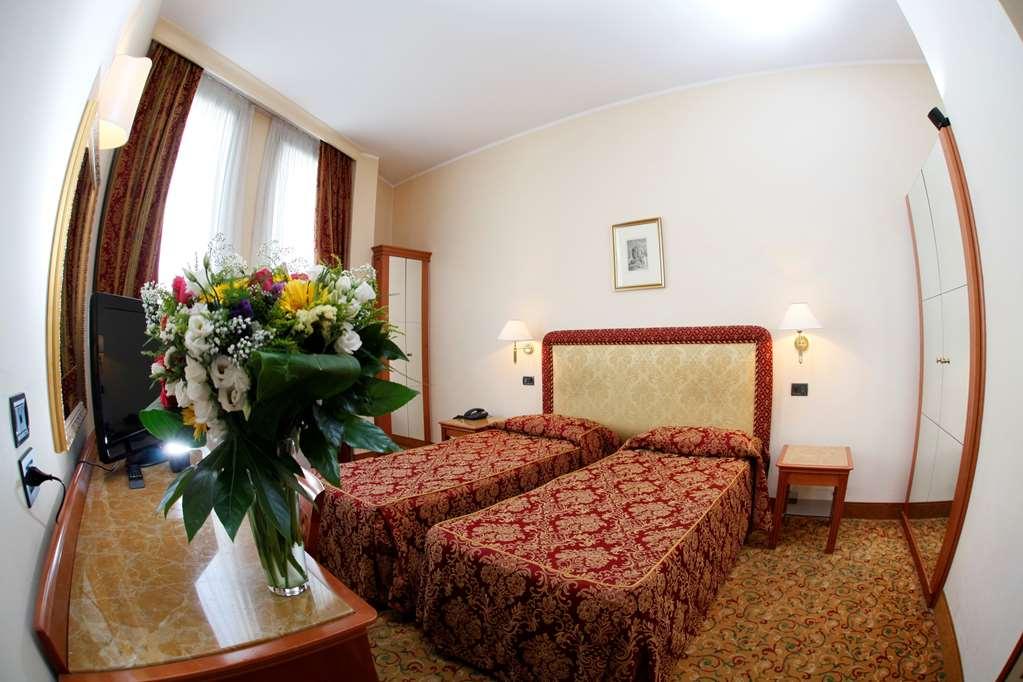 Hotel Colonna Бриндизи Номер фото